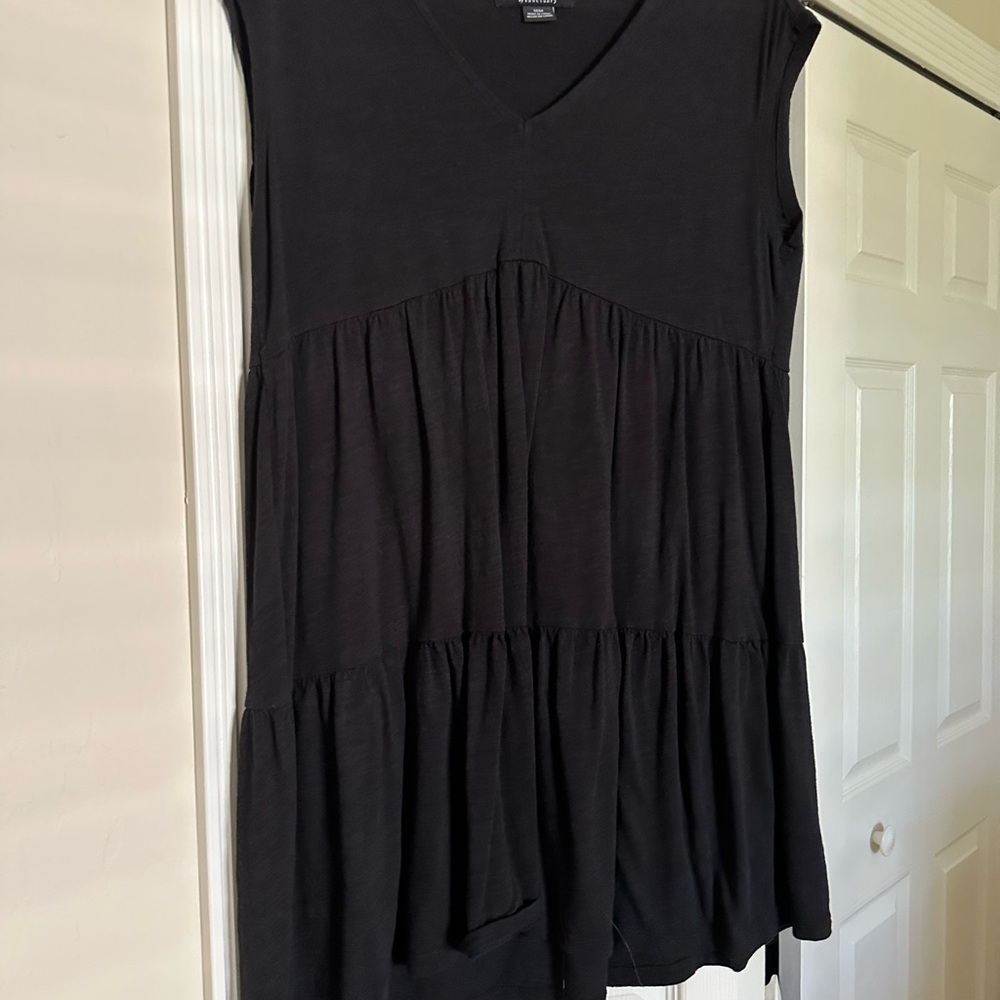 Elegant Black Sleeveless Tunic Dress